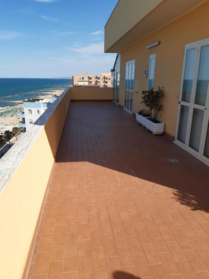 Апартаменти La Terrazza Sul Mare Монтезільвано Екстер'єр фото