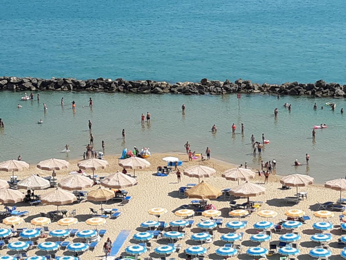 Апартаменти La Terrazza Sul Mare Монтезільвано Екстер'єр фото