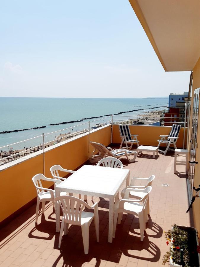 Апартаменти La Terrazza Sul Mare Монтезільвано Екстер'єр фото