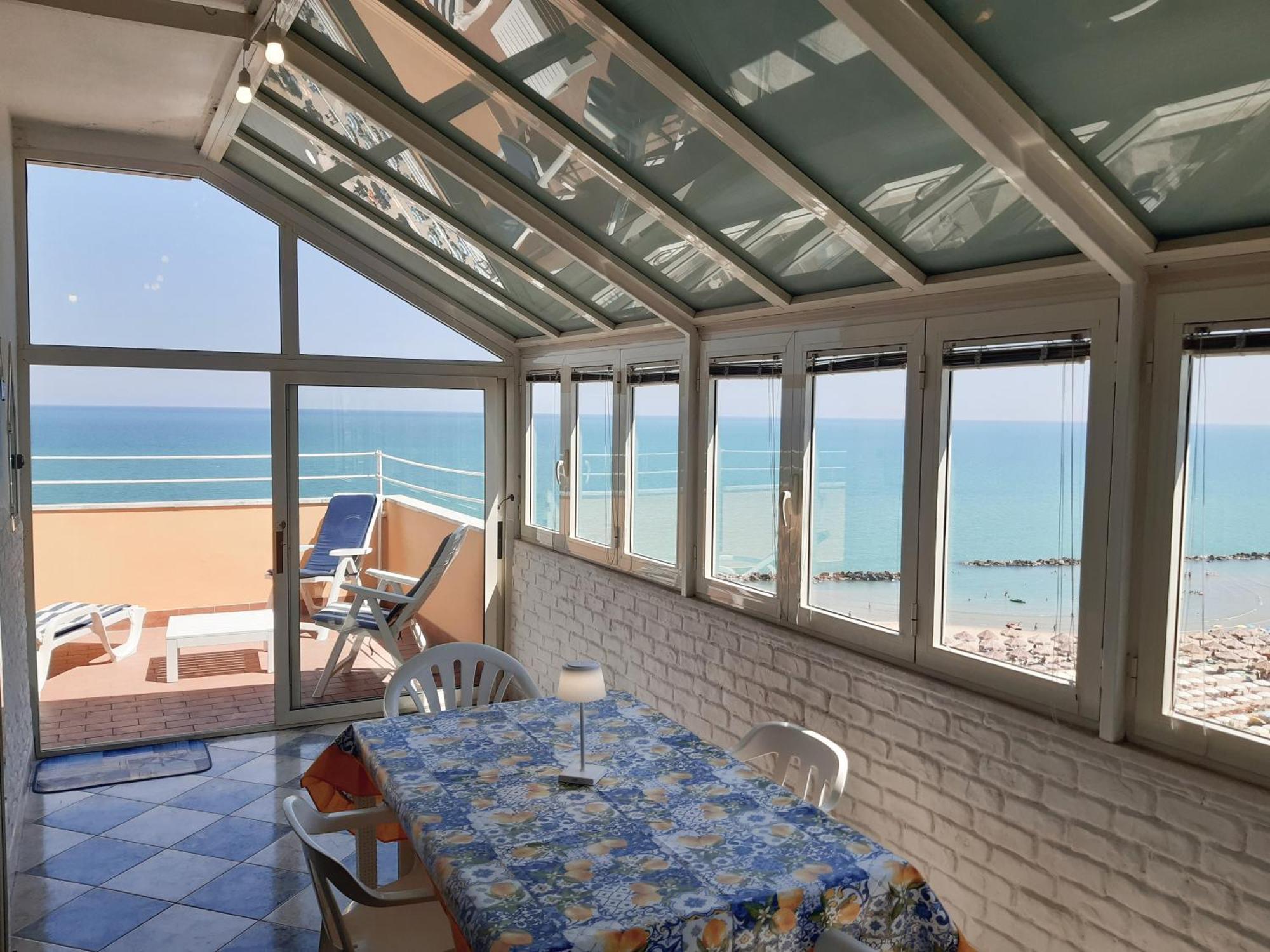 Апартаменти La Terrazza Sul Mare Монтезільвано Екстер'єр фото